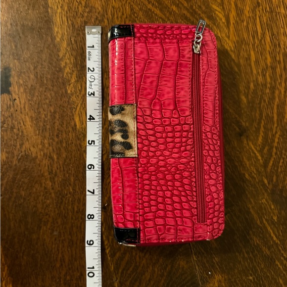 Guess Wallet - Picture 2 of 7